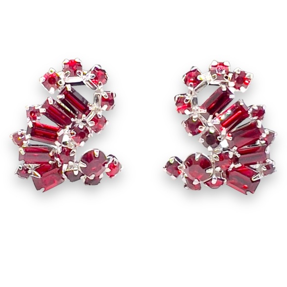 Vintage Signed Kramer Ruby Red Baguette &  Chaton Rhinestone Clip Earrings - Picture 3 of 7